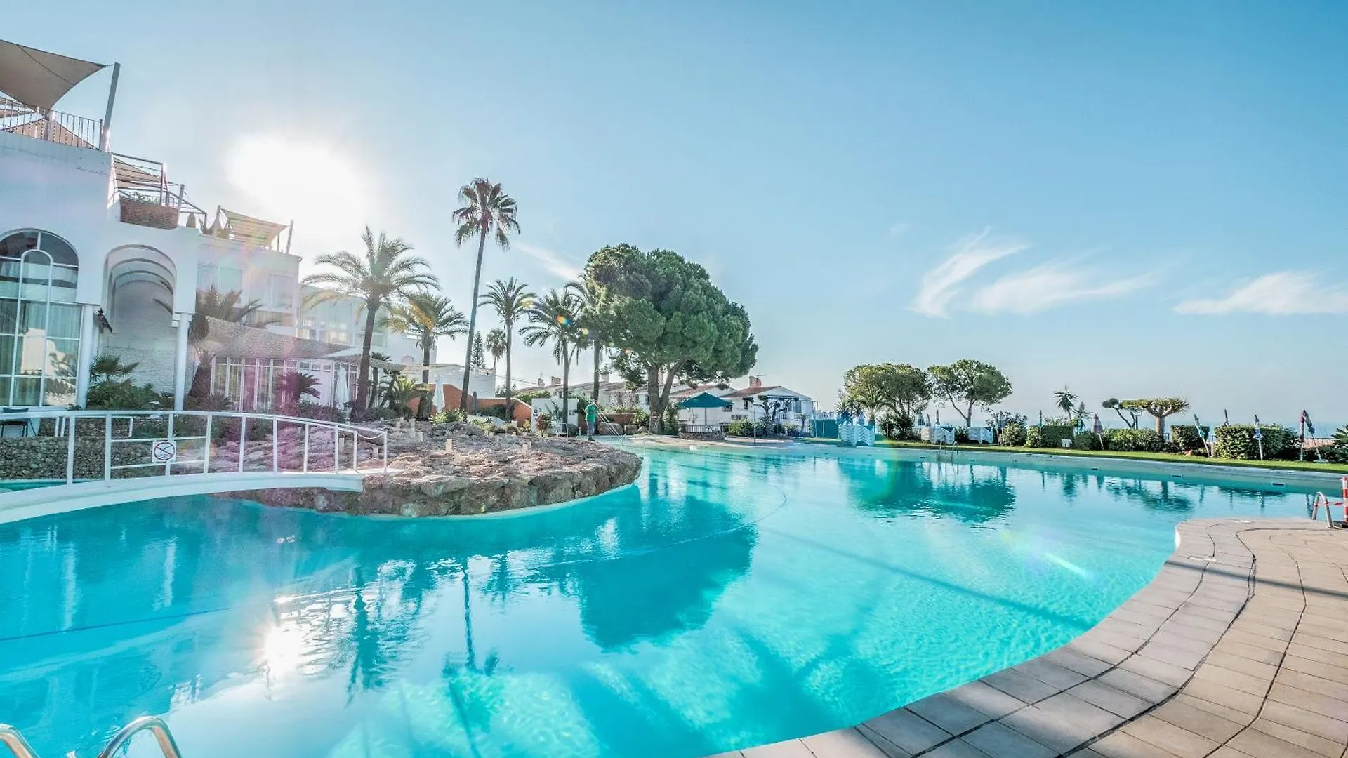 Newly Renovated Apartment In Nerja With Huge Pool