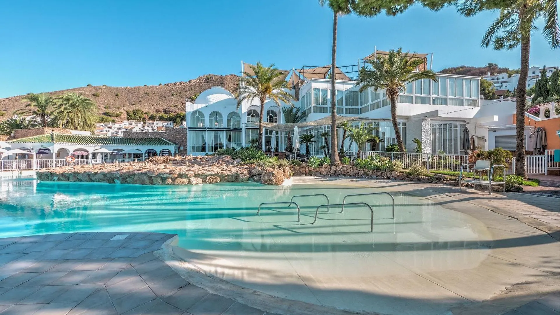 Newly Renovated Apartment In Nerja With Huge Pool